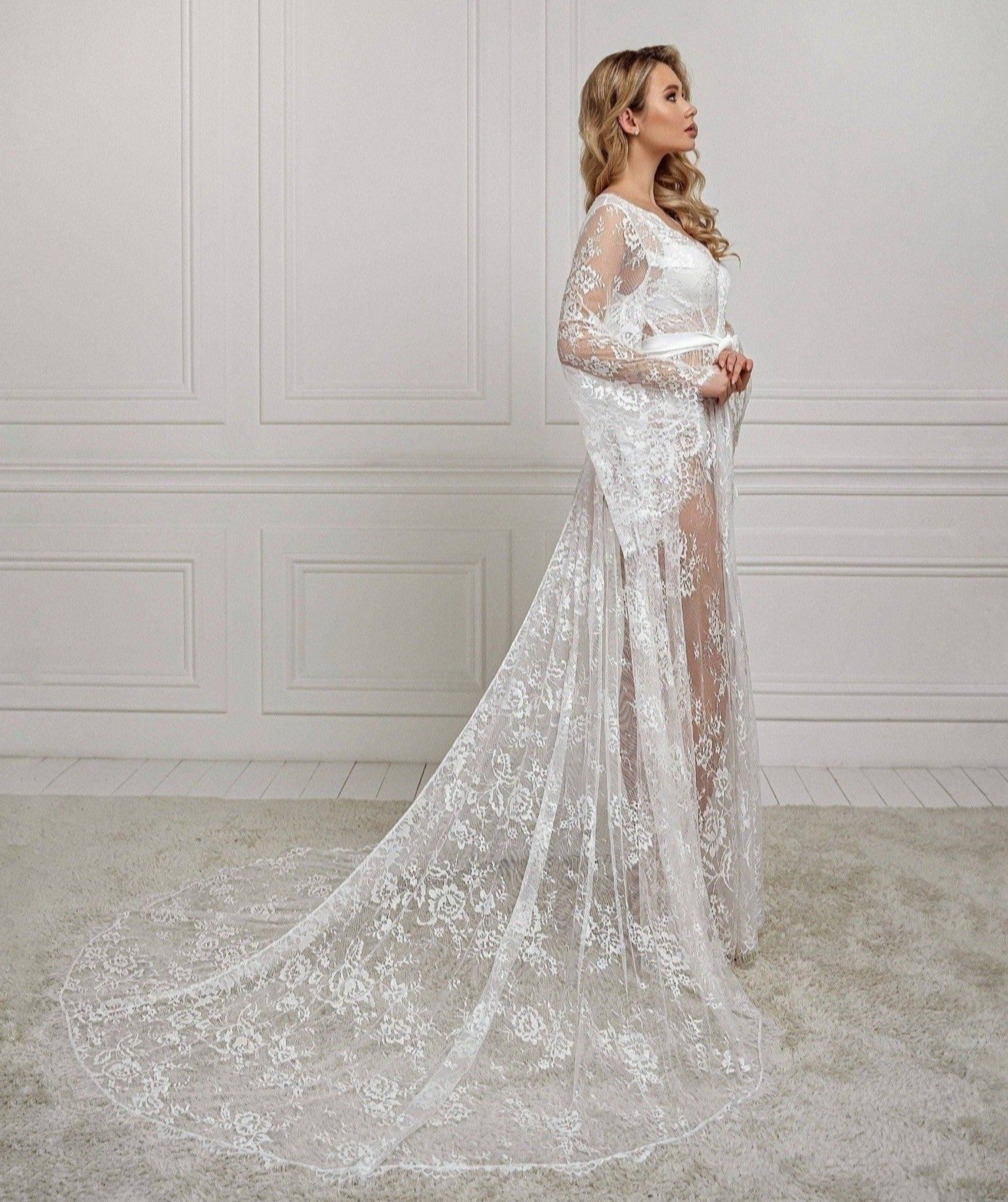 Long lace robe with train | Bella Donna ...